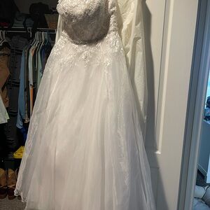 Elegant White Lace Wedding Dress
